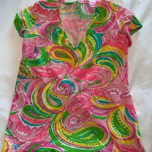 Lilly women’s medium Paisley V-Neck T-Shirt